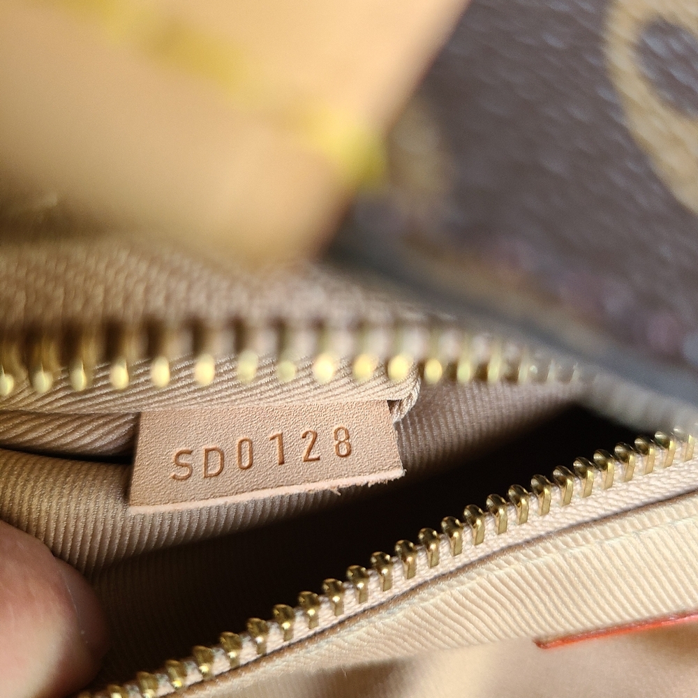 Louis Vuitton Graceful PM Tote Bag - Picture 15 of 16